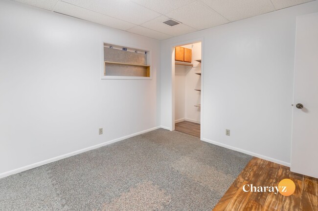 Building Photo - Cozy 2 Bedroom, 1.5 Bath, With a great Loc...