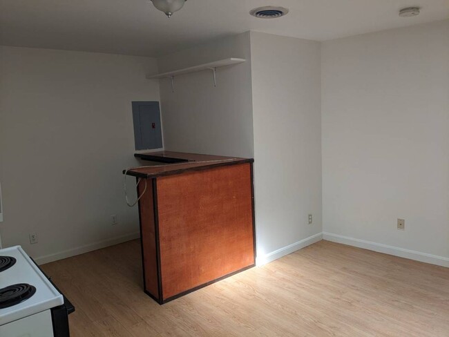 Building Photo - Now Leasing for June 2025 – Ideal 1-Bedroo...
