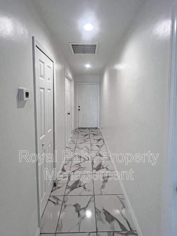 Building Photo - 122 Ivan Ave S