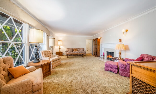 Building Photo - Burbank Wonder Years house