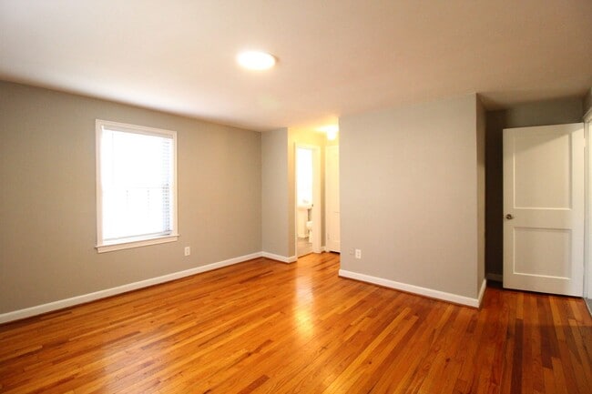 Building Photo - March FREE On This 2 Bedroom 2 Bath Duplex In The Waldo Area