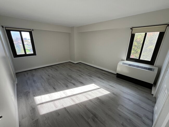 Building Photo - 150 Overlook Ave