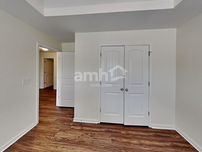 Building Photo - 402 Cleburne Pl