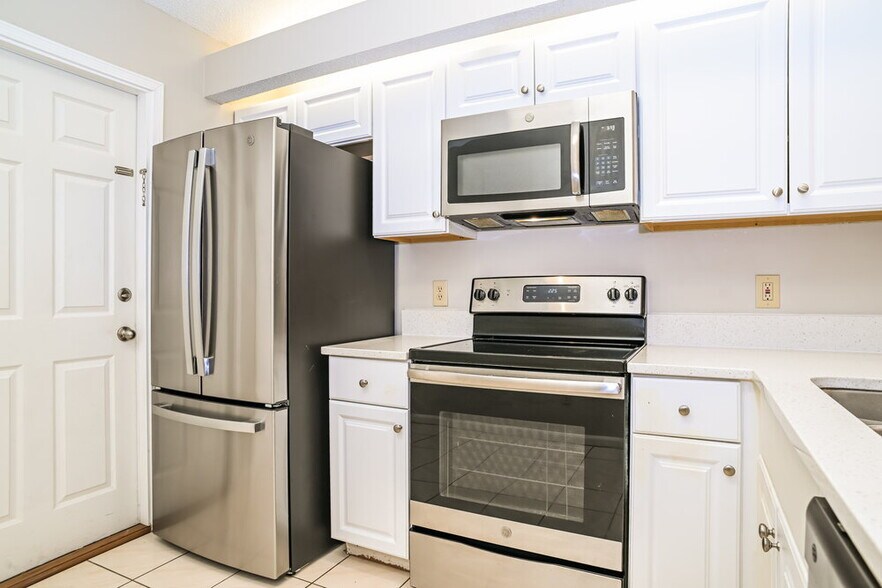 Building Photo - 9552 Glenn Abbey Way