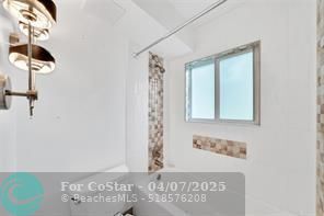 Building Photo - 7897 Golf Cir Dr