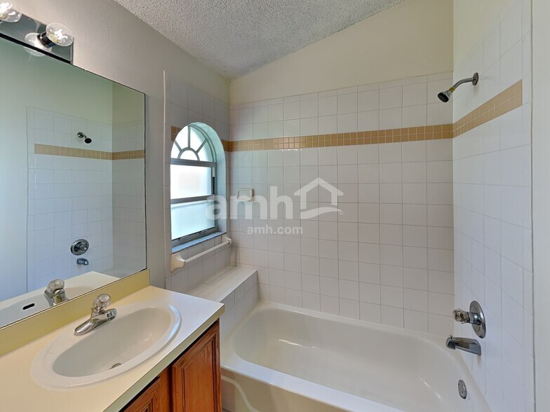 Building Photo - 12636 Enclave Dr