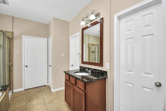 Building Photo - 6843 Bears Path Ln