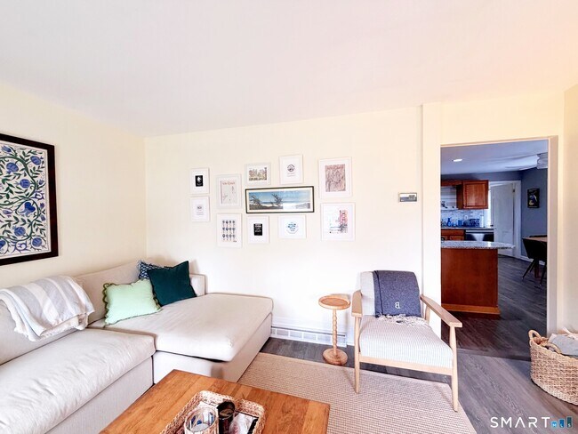 Building Photo - 66 Veres St