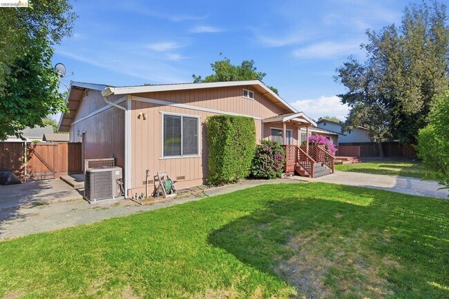 Building Photo - 1077 Bellamy Ct