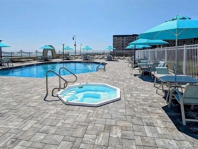 Building Photo - 360 Shore Rd