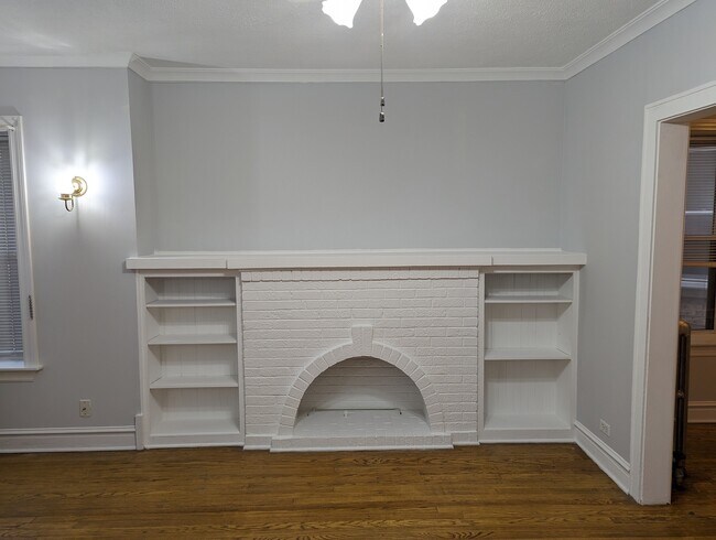 Building Photo - 5650 N Spaulding Ave