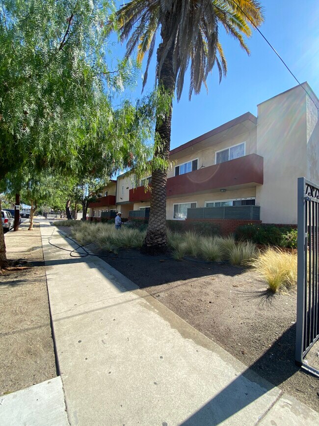 Building Photo - 6858 Ben Ave