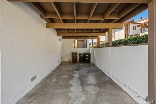 Building Photo - 707 Calle Los Olivos