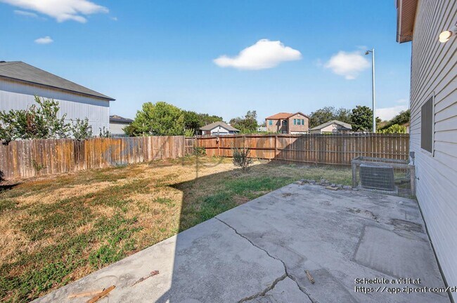 Building Photo - 5515 Champions Hill Dr