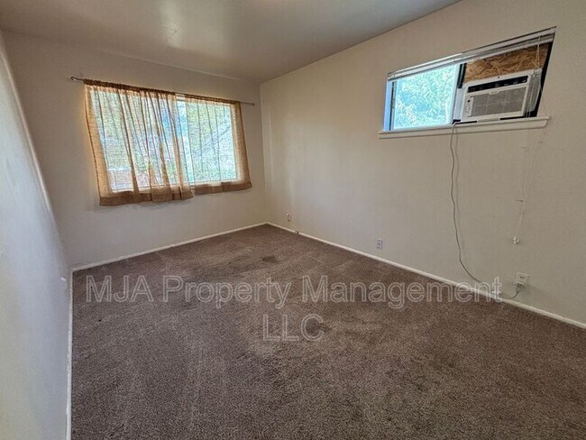 Building Photo - 2172 S 800 E
