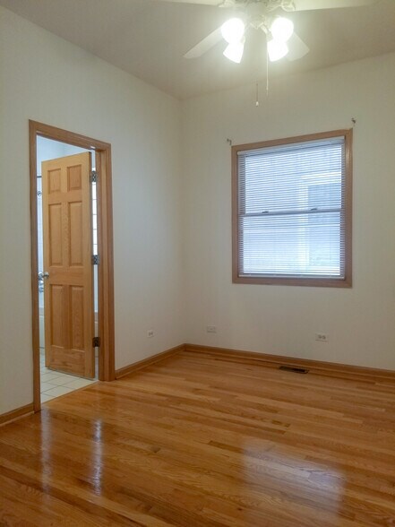 Building Photo - 1321 W Belmont Ave