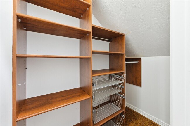 Building Photo - 13639 Brookbluff Ln