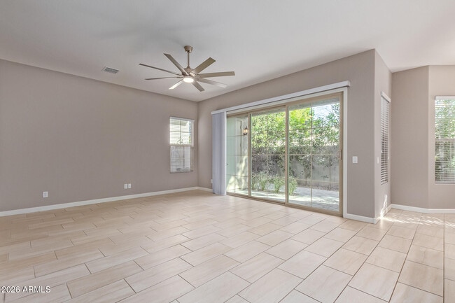 Building Photo - 3059 N 33rd Pl