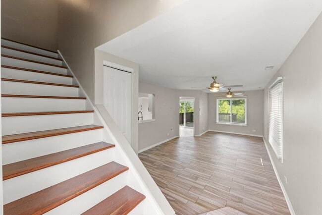 Building Photo - 2661 Prairieview Ln S