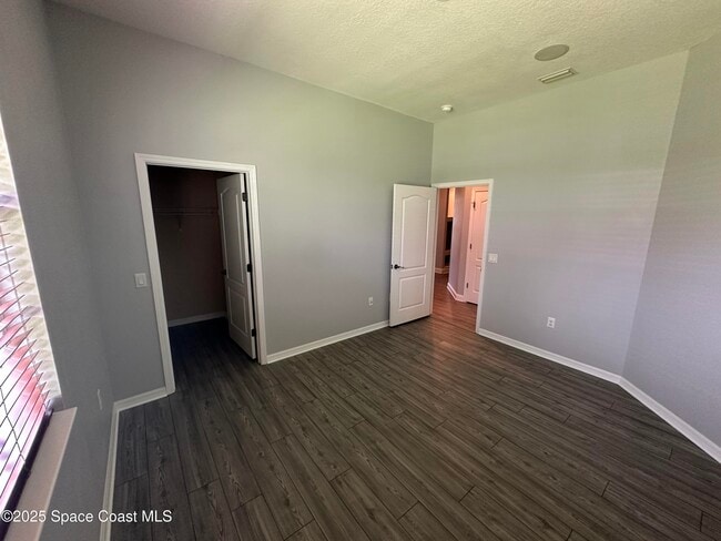 Building Photo - 1317 Ballinton Dr