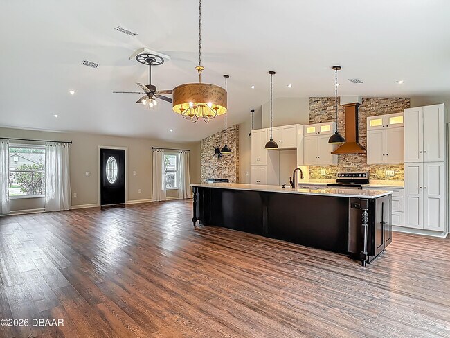 Building Photo - 14 Zollinger Pl