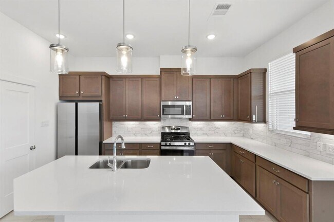 Building Photo - 21118 Garden Palm Dr