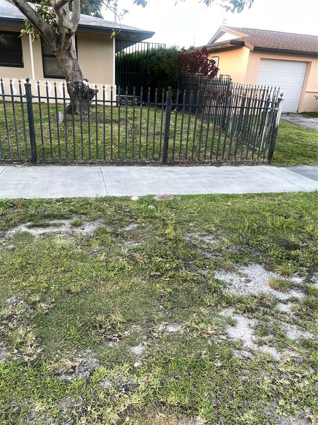 Building Photo - 9945 SW 164th Terrace