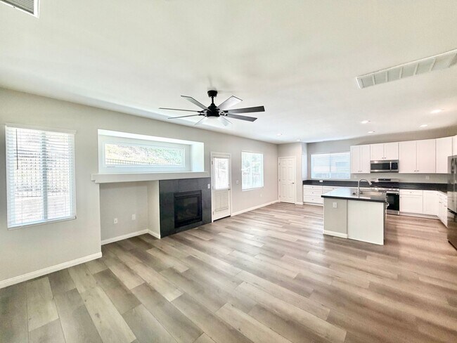 Building Photo - 24850 Sunset Vista Ave