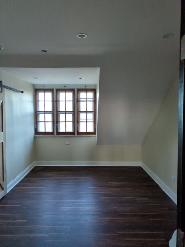 Building Photo - 420 N Pine Ave