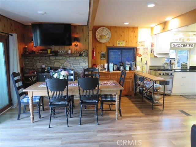 Building Photo - 32415 Scandia Dr