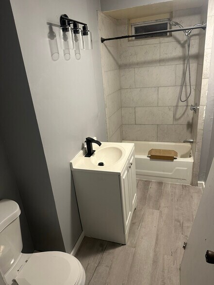 Building Photo - 106 Taylor St