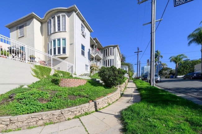 Building Photo - 1556 S Beverly Glen Blvd