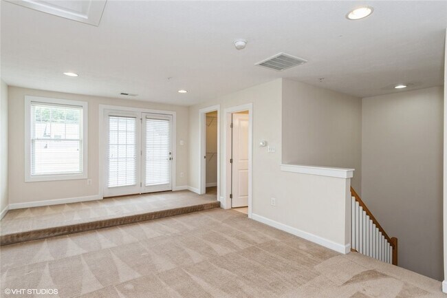 Building Photo - 335 Osona Ln