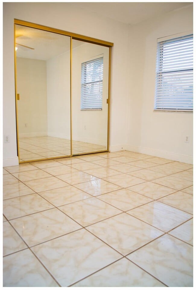 Building Photo - 1061 Goldenrod Rd