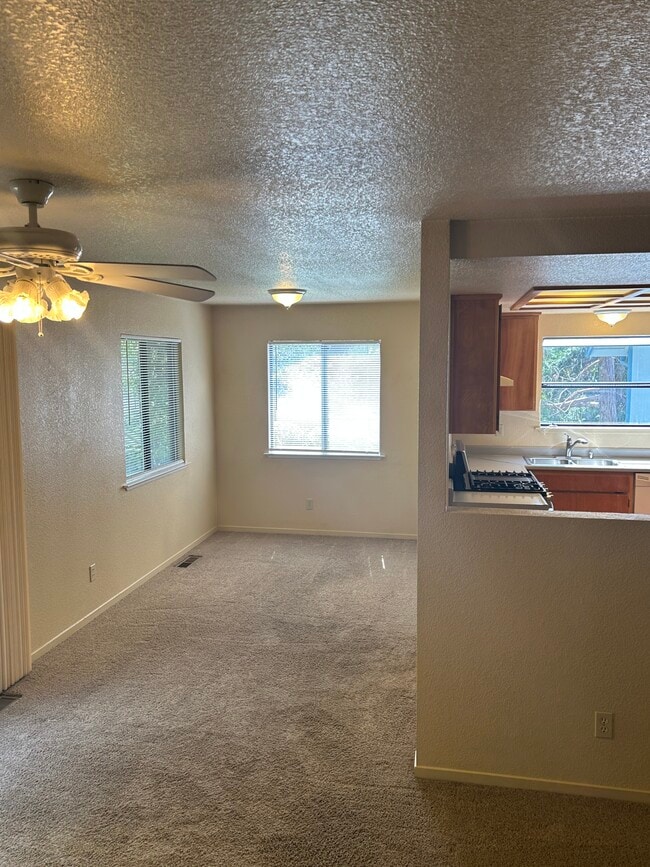 Building Photo - 11142 Linda Dr