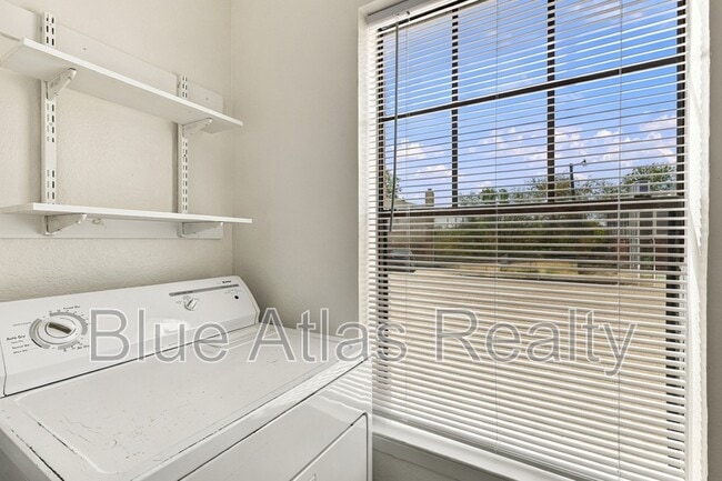 Building Photo - 8108 Foxfire Ln
