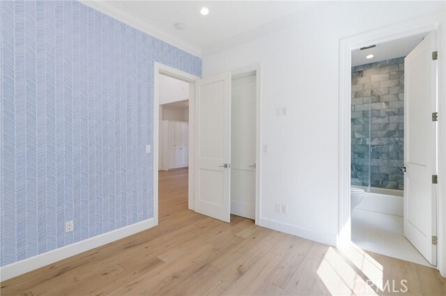 Building Photo - 1405 Oak Ave