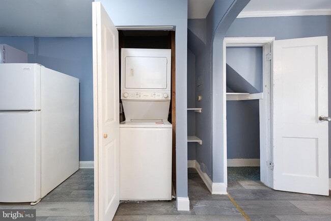 Building Photo - 905 19th St NE