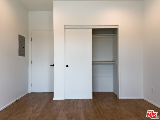 Building Photo - 845 N La Fayette Park Pl