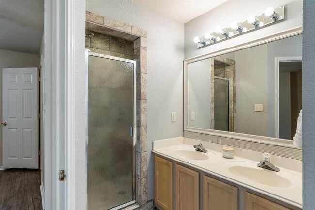 Building Photo - 7704 Plateau Cove