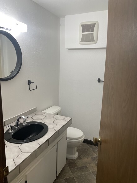 Basement Bathroom - 17135 SE Royer Rd