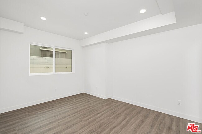 Building Photo - 6144 Whitsett Ave