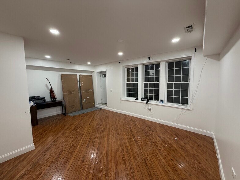 Building Photo - 2858 W 21st Pl