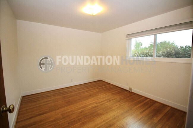 Building Photo - Spacious Single-Level 4BD/2BA Home in Terra Linda - FOUNDATION