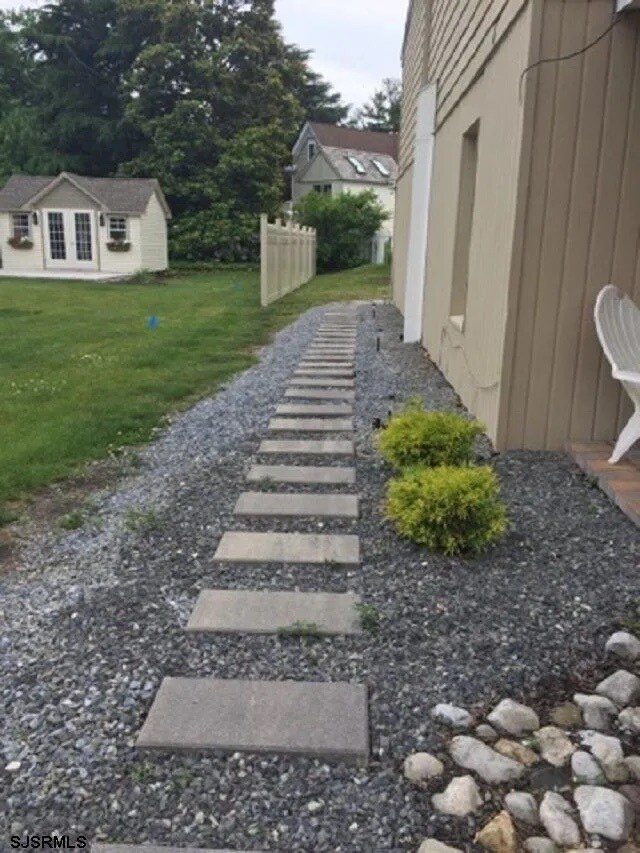 Building Photo - 27 Elm Ave