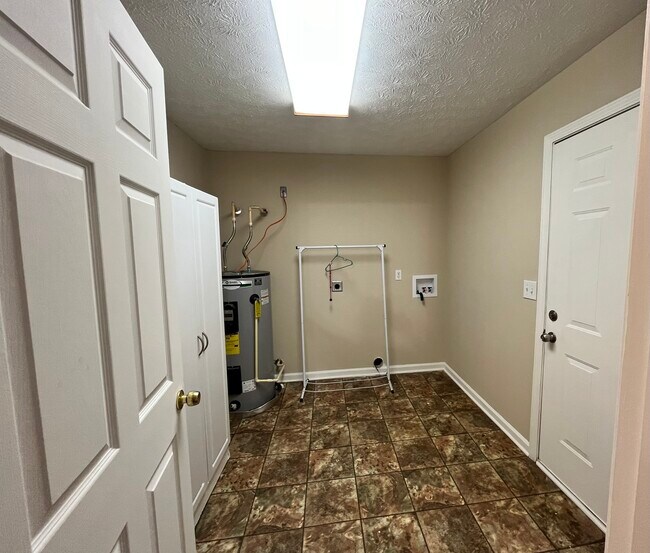 Building Photo - 476 Bill Russell Rd