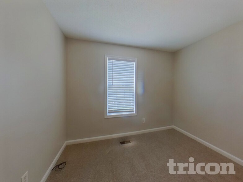 Building Photo - 708 Newport Dr