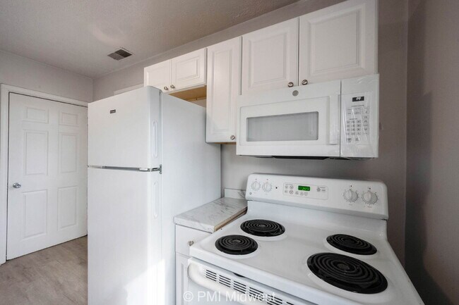 Building Photo - 2211 E New York St