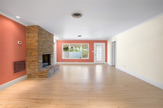 Building Photo - 500 Gardenia Ln
