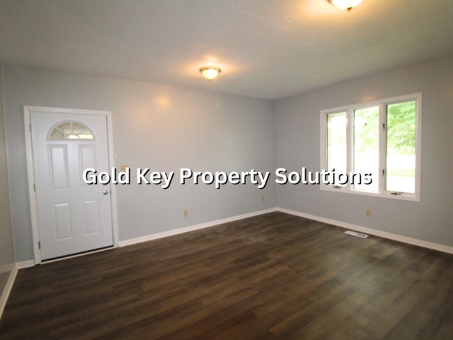 Building Photo - 3 Bed 1 Bath Home For Rent W/ Basement! (S...